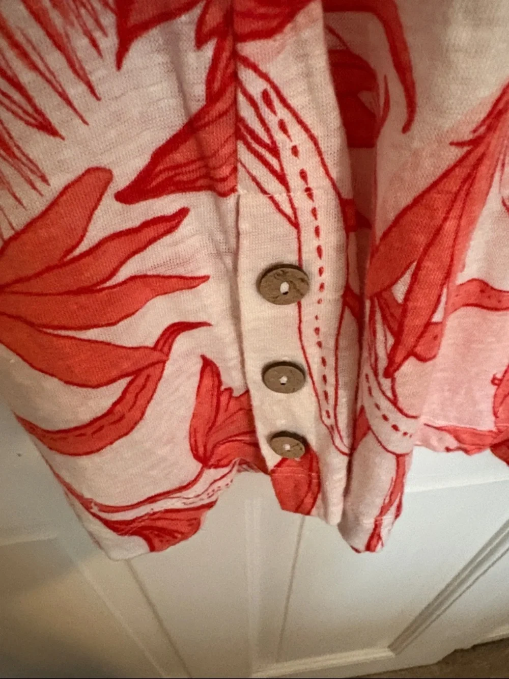 H Halston Floral coral and cream linen top size large like new - Picture 3 of 4
